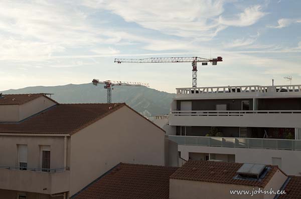 Cranes building another block in Marseille