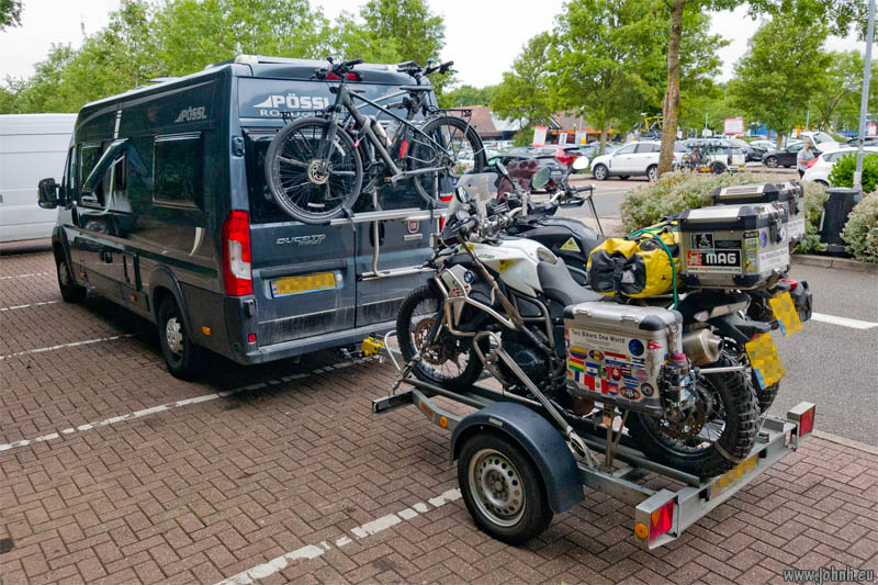 Two bikers one world rig